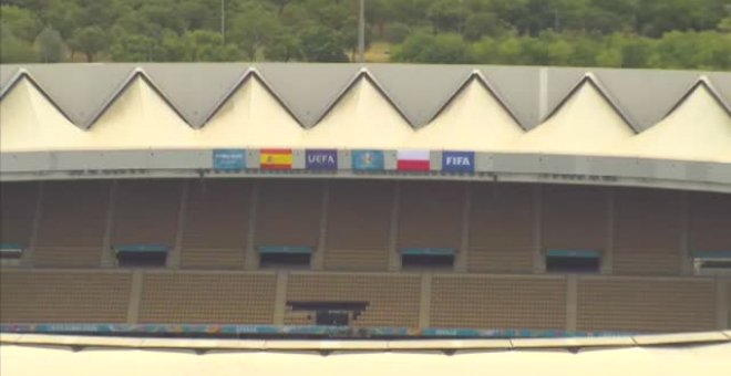 Césped nuevo en el estadio de La Cartuja para el segundo partido de España en la Eurocopa