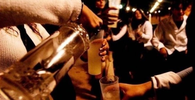 Noja anima a los jóvenes a disfrutar de un verano seguro y recuerda que el botellón está prohibido y conlleva una sanción económica