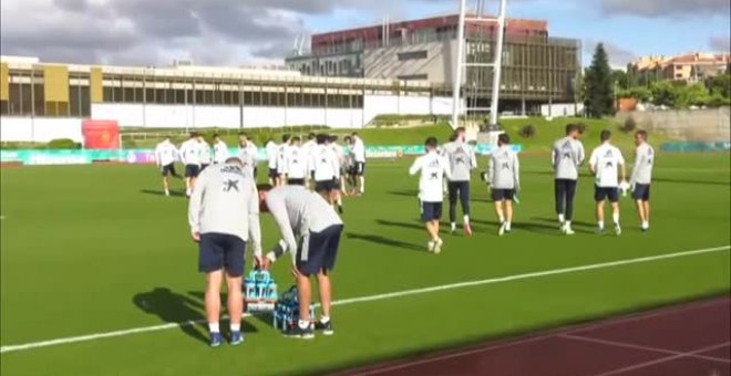 La selección ya entrena con la mente en el decisivo partido contra Esolovaquia