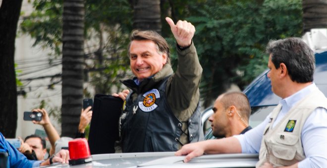 Bolsonaro manda callar "la boca" a una periodista que le había preguntado por su mascarilla