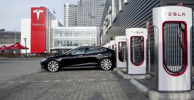 Tesla abrirá los Supercargadores al resto de fabricantes de coches eléctricos