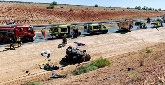 Una terrible colisión de dos turismos en Villatobas se salda con una anciana fallecida y dos heridos graves