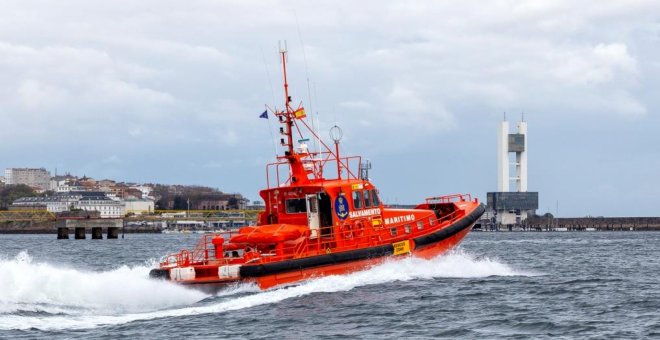 Salvamento Maritimo busca a una decena de migrantes que naufragaron esta noche cerca de Lanzarote