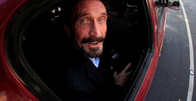 El cadáver de John McAfee continúa en la morgue de Barcelona tras un año de su muerte