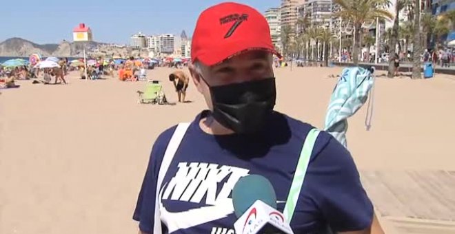 Primer día sin mascarillas en la playa