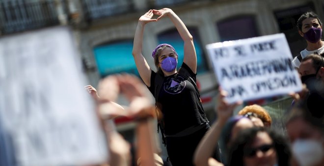 Feministas se manifiestan contra la ley trans al grito de "Irene Montero, dimisión" y "Mujeres del PSOE, romped la disciplina"