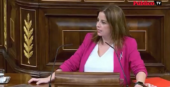 Adriana Lastra responde a Pablo Casado: "Así que las cunetas de nuestro país están repletas de gente que quería una democracia sin ley."