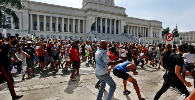 Noche de protestas y enfrentamientos con la Policía en Cuba