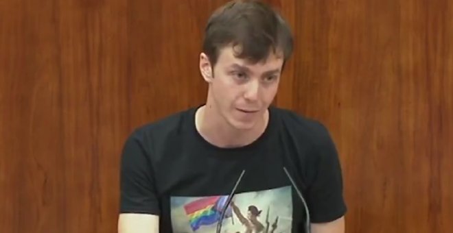 La impecable respuesta de un diputado de Más Madrid a otra de Vox que acusa al colectivo LGTBI de hacer "la revolución pornomarxista"