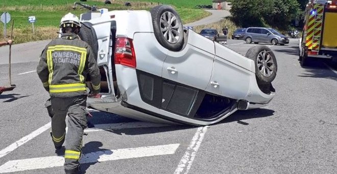 Herido leve tras volcar su vehículo en la N-634 en Beranga