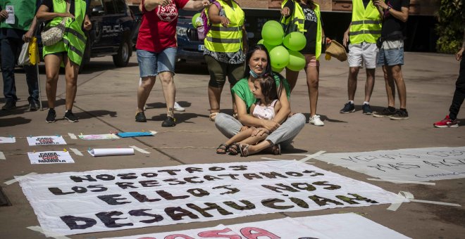 Manuela, una semana después de su desahucio: "Sin un alquiler social, tendremos que volver a ocupar"