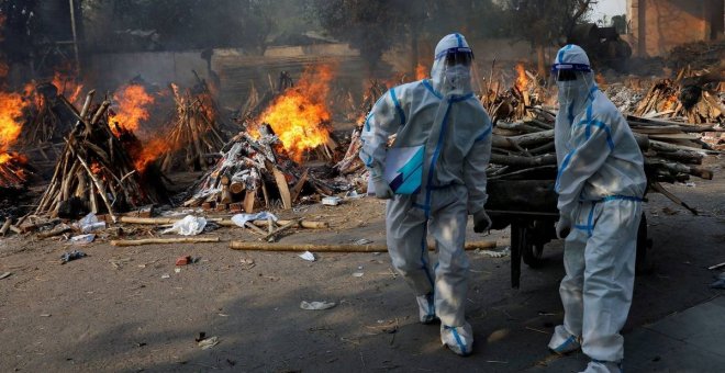 Espejos extraños - Bienvenidos al feliz mundo pandémico: violencia, guerra fría y vacunas