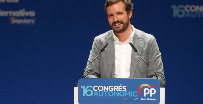 Casado vuelve a malmeter con la lengua catalana y la respuesta de Albert Pla es para enmarcar