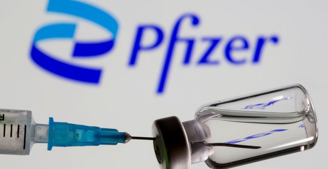 Pfizer rebaja ahora la efectividad de su vacuna tras pedir una tercera dosis