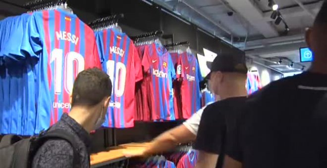 La camiseta de Messi todavía se vende en las tiendas oficiales del club