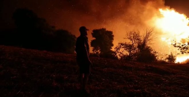 Los incendios en Grecia obligan a evacuar a 650 personas de la isla de Evia