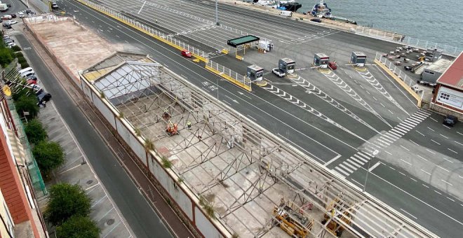 Derribadas dos de las tres naves de los tinglados portuarios de Antonio López