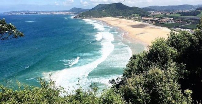 El Ayuntamiento de Santoña, preocupado por los botellones y la basura que generan en las playas