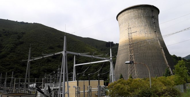 El precio de la luz desciende este lunes por debajo de los 100 euros pero será un 9,9% más alto que hace una semana