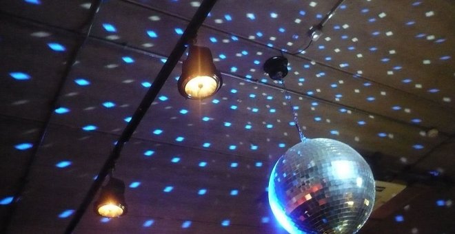 MierdaJobs - Una discoteca ofrece 40 euros por trabajar los fines de semana de 18:00 a 1:00 ¡y sin contrato!