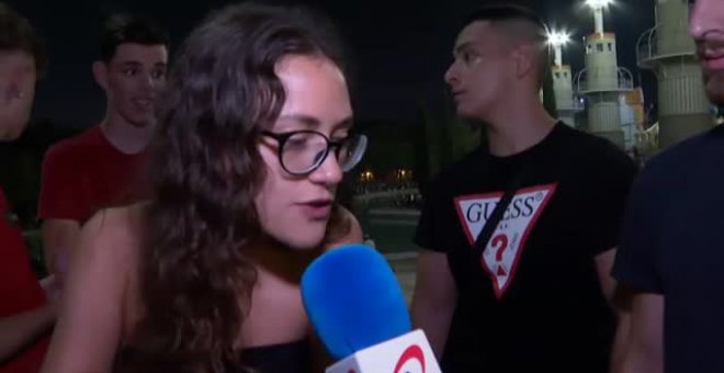 Otra noche con cientos de jóvenes sin respetar las medidas frente al coronavirus en Barcelona