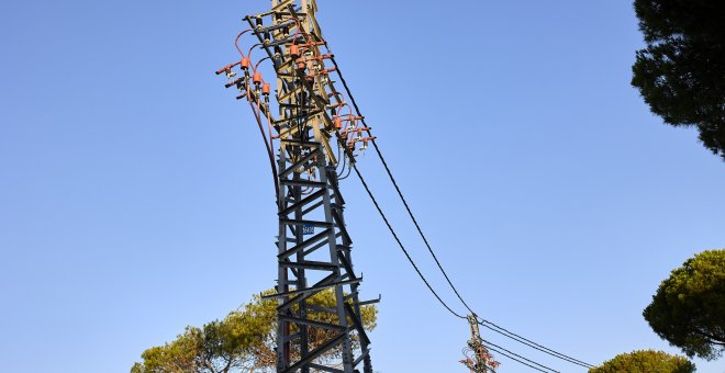 El precio de la luz baja este sábado y se aleja de sus máximos