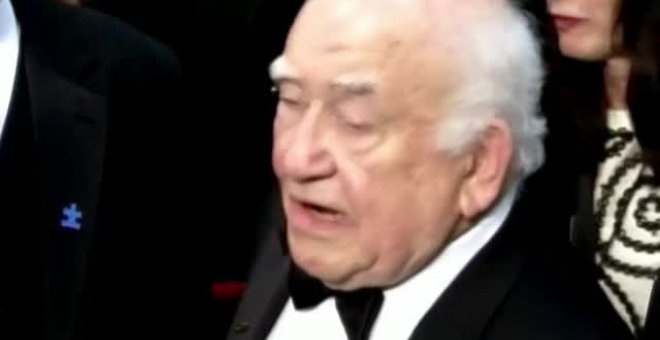 Fallece a los 91 años el actor Ed Asner, maestro de periodistas en la mítica serie 'Lou Grant'