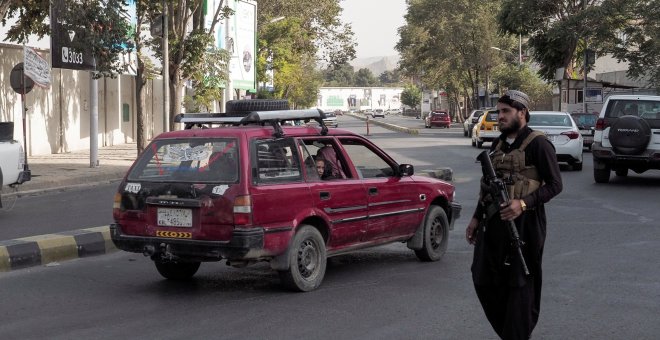 Los talibanes declaran la "completa independencia" de Afganistán entre celebraciones con disparos al aire