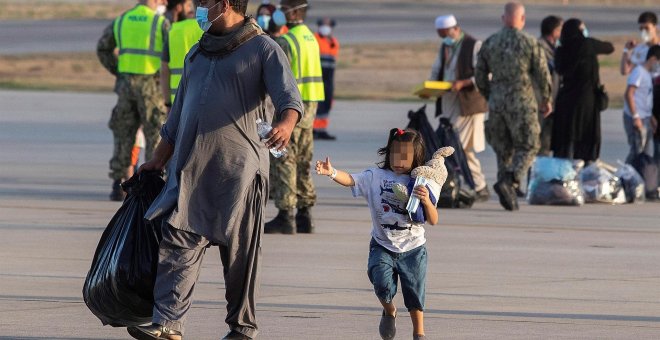 Miles de refugiados afganos buscan empezar una nueva vida en la localidad gaditana de Rota