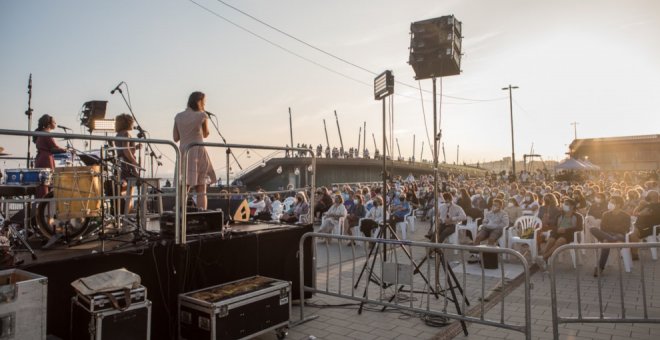 Un millar de personas celebran 'Cultura Al Aire Libro' en el Dique de Gamazo