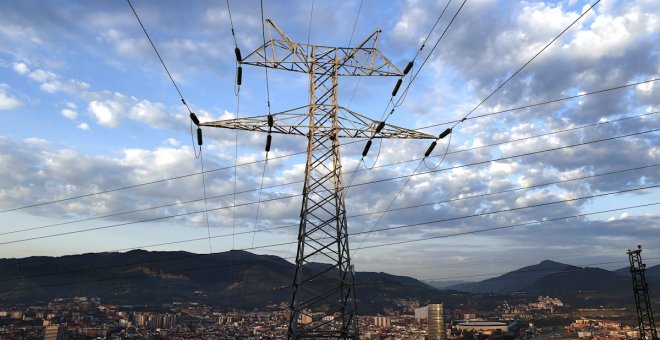 La luz alcanza este jueves su precio más alto de la historia