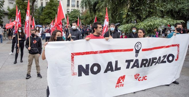 Los vínculos entre las élites políticas y las empresas eléctricas, una convivencia bajo sospecha