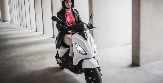 El nuevo scooter eléctrico de Piaggio se puede acoger al Plan Moves III, y apenas cuesta 2.000 euros