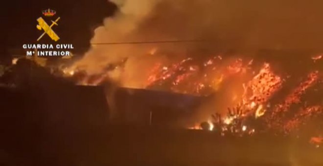 La lava arrasa decenas de casas en La Palma