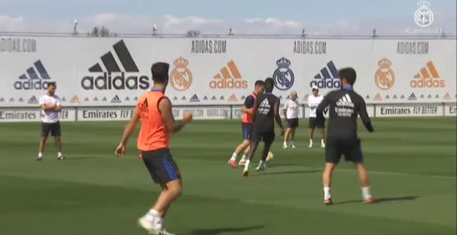 Kroos ya toca balón y está más cerca de debutar esta temporada