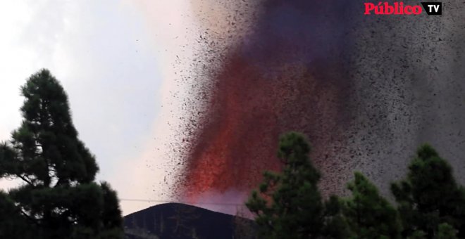 Imágenes del volcán en erupción desde La Palma