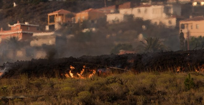 La lava del volcán de La Palma engulle el colegio público Los Campitos