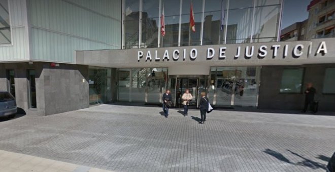 El juez citará a dos investigados más por el error del crecepelo a bebés