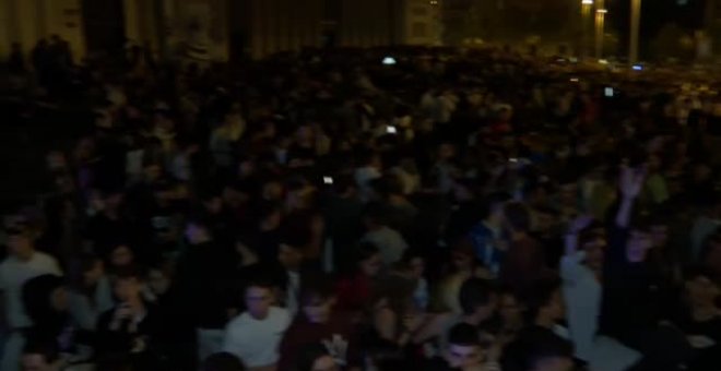 Macrobotellón con 15.000 personas en la plaza de España de Barcelona