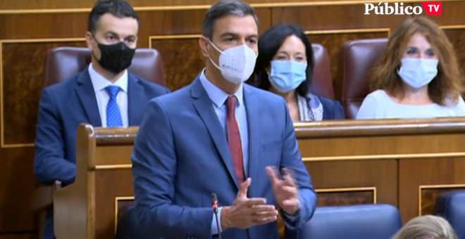 Sánchez se enzarza con Casado en un "juego de sí o no"