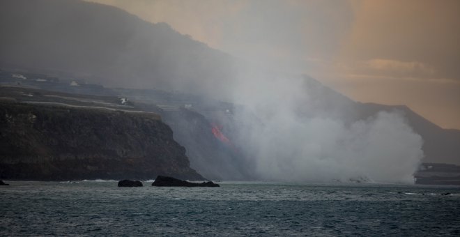 ¿Cómo se forma un delta de lava y los riesgos que puede conllevar?