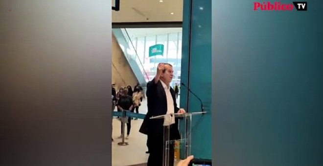 Abel Caballero, alcalde de Vigo, desatado en la inauguración de una tienda de ropa