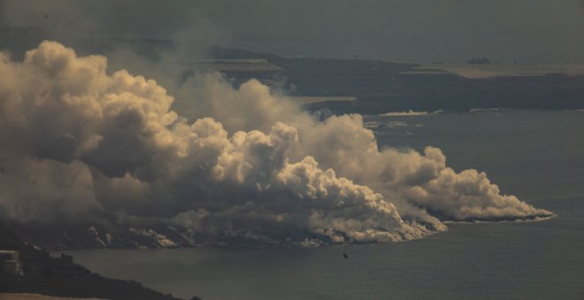 La nueva plataforma de lava, las coladas y la tercera boca: las últimas imágenes del volcán