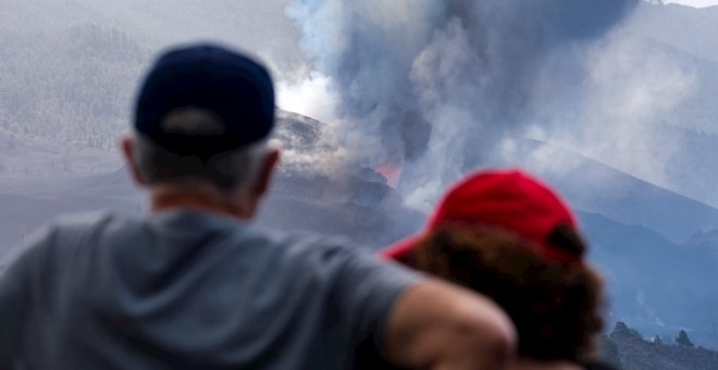 El volcán de La Palma suma dos bocas y una colada que busca unirse a la principal