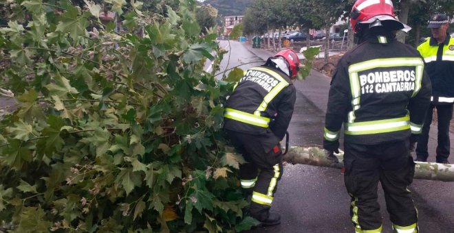 El 112 Cantabria recibe 86 llamadas y gestiona 47 incidencias por viento