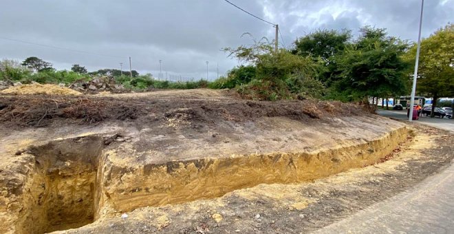 El Ayuntamiento mejora el firme en la Avenida del Faro y acondiciona una senda