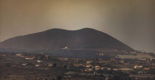 Desaladoras portátiles y buques cisterna garantizarán el suministro de agua agrícola en las zonas afectadas por el volcán