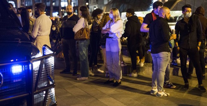 Miles de jóvenes participan en un botellón en Madrid con incidentes