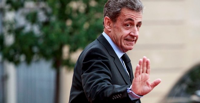 "Difícilmente se puede hacer peor": el irrebatible análisis de 'Le Monde' sobre la presencia de Sarkozy en la convención del PP