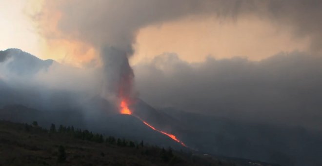 La nube de ceniza obliga a suspender los vuelos de Binter y Canaryfly